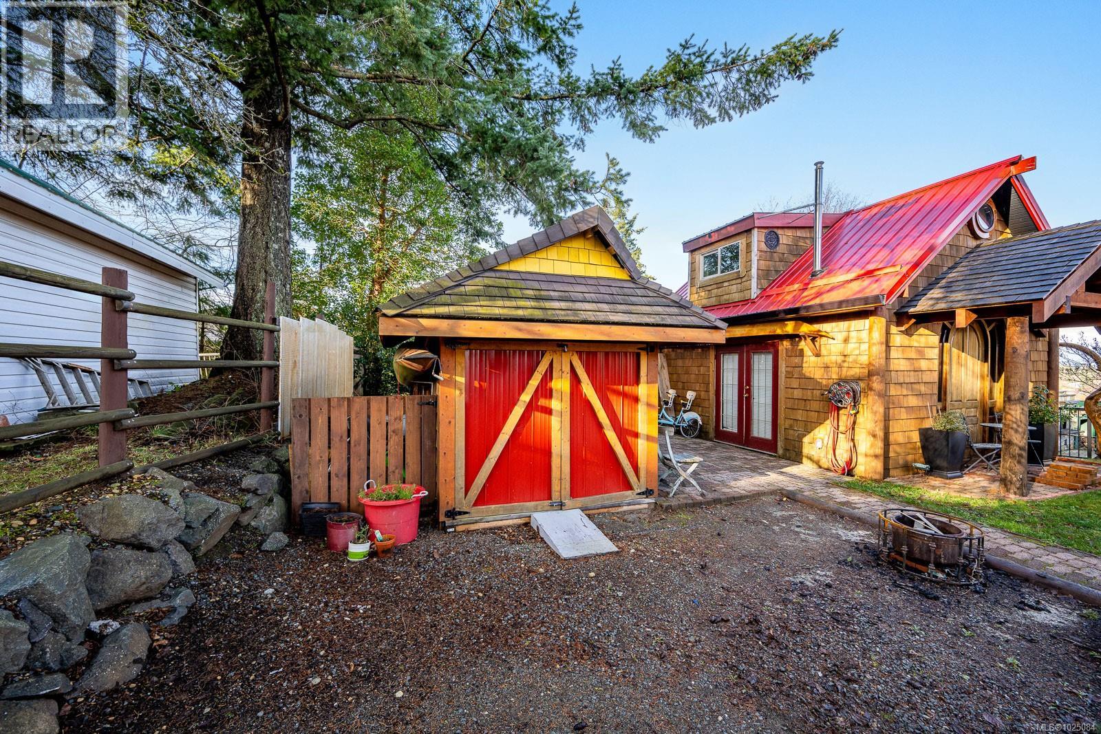 951 Dogwood St - 58