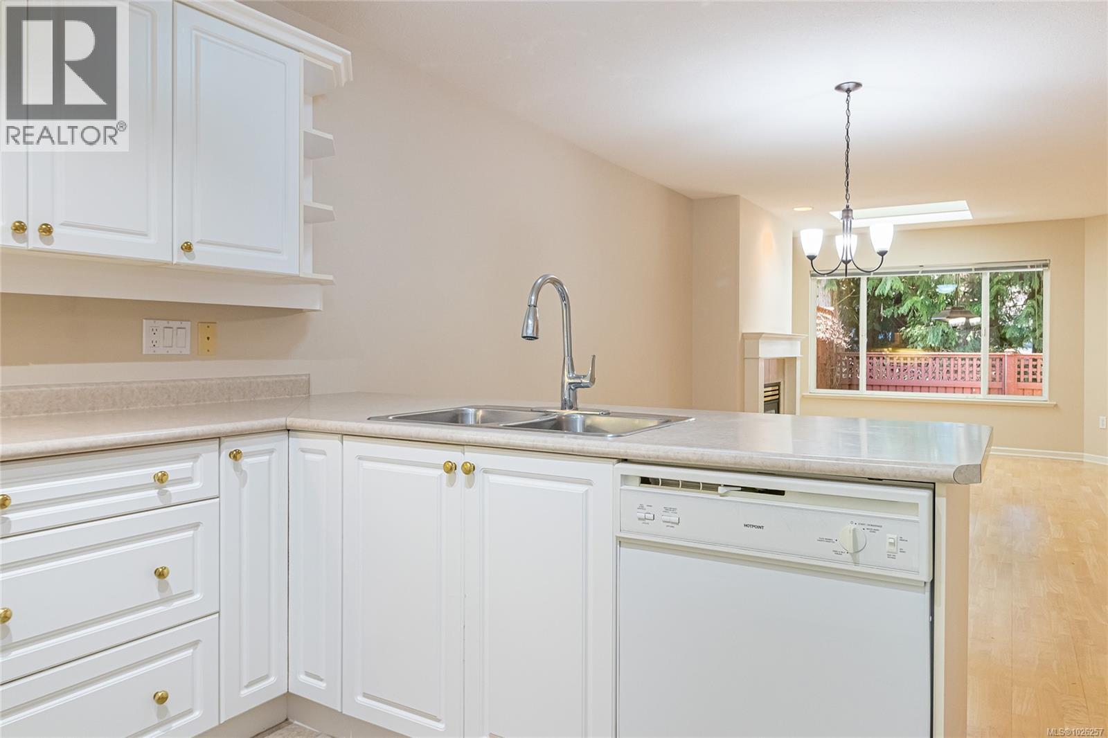 #9 850 ARBUTUS ST - 17