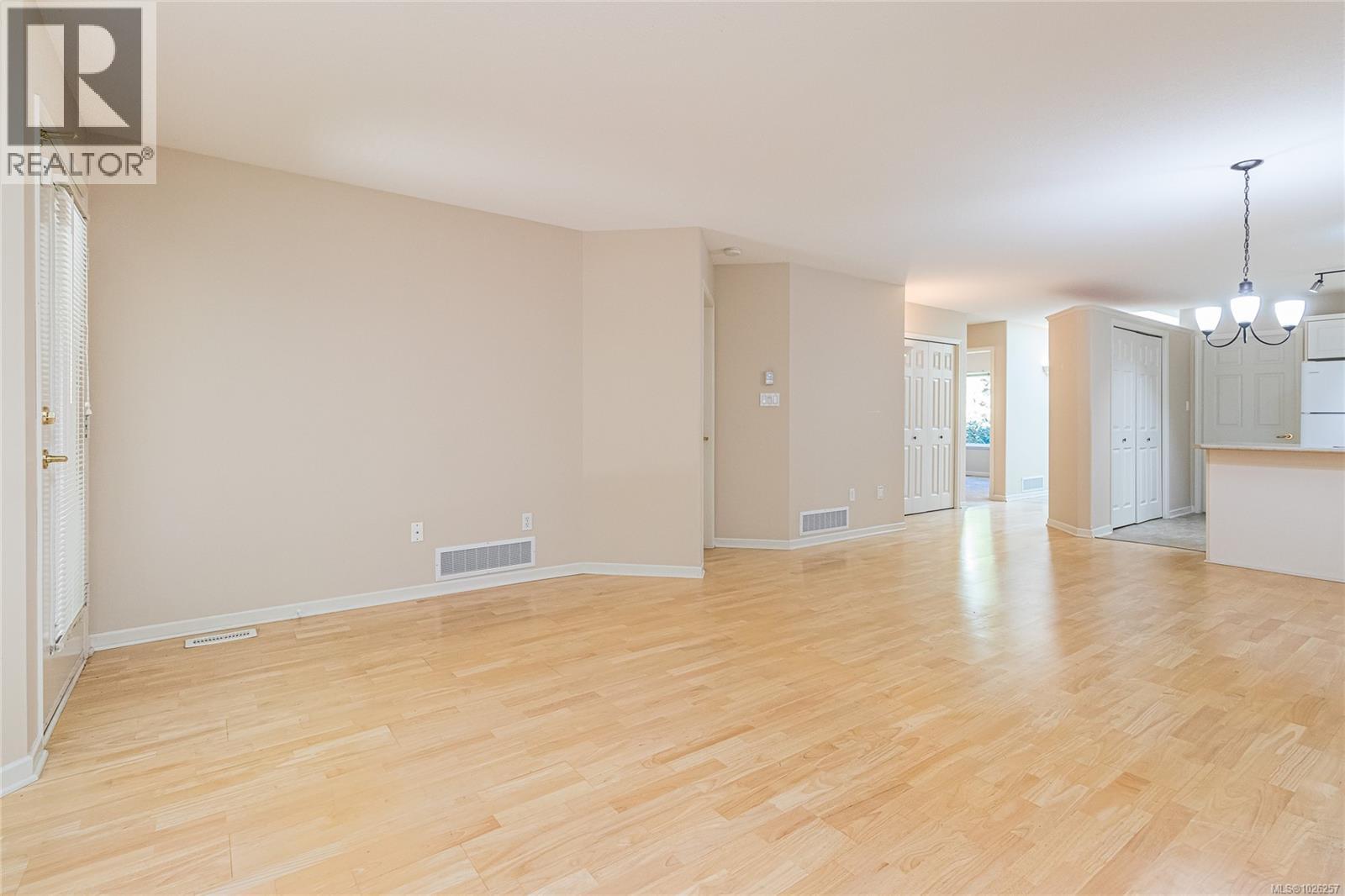 #9 850 ARBUTUS ST - 14