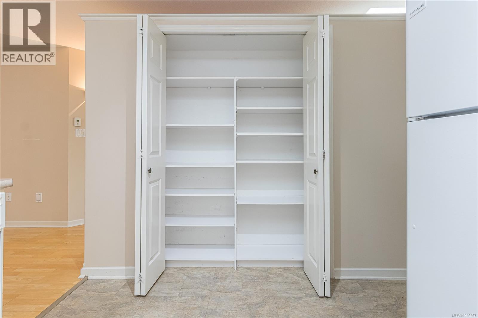 #9 850 ARBUTUS ST - 19