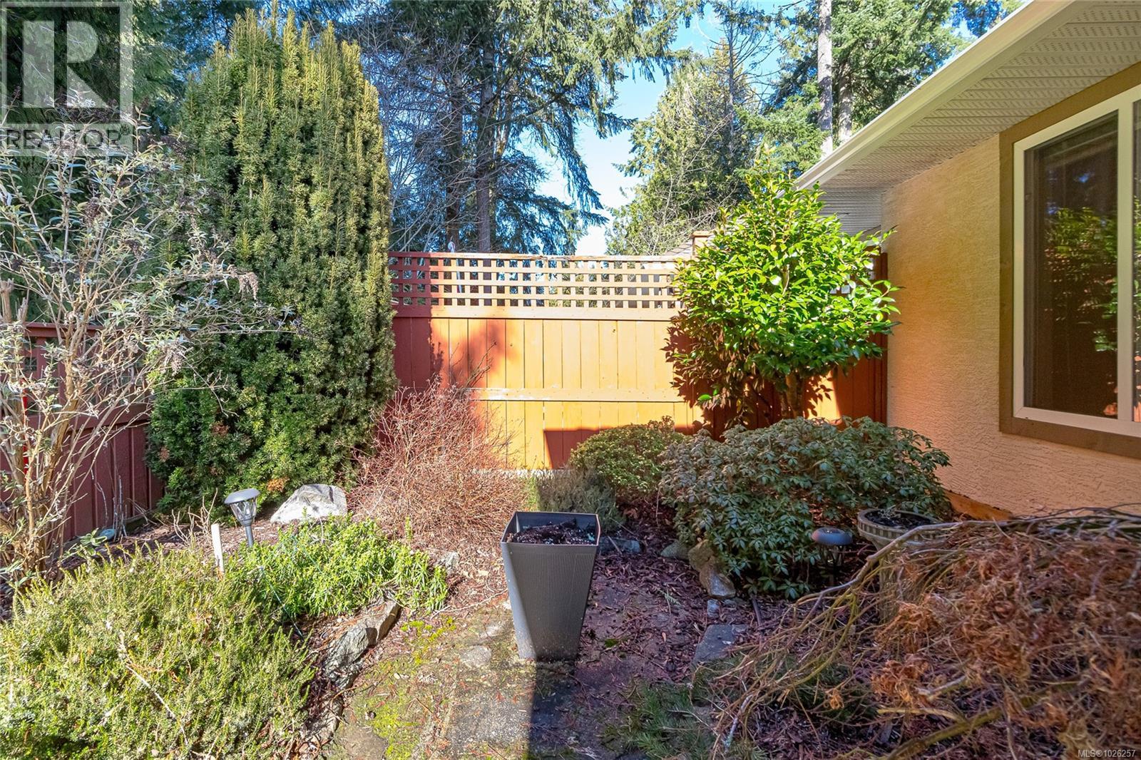 #9 850 ARBUTUS ST - 9