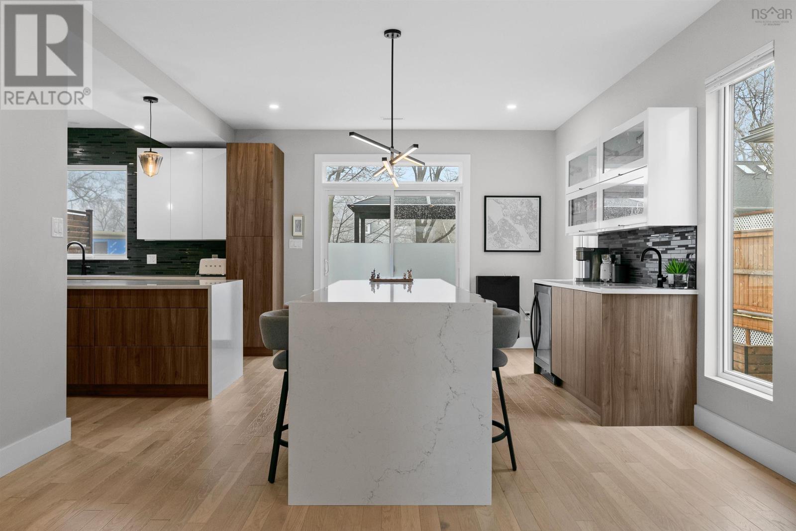 Property 10 of 48 of 1629 Vernon Street