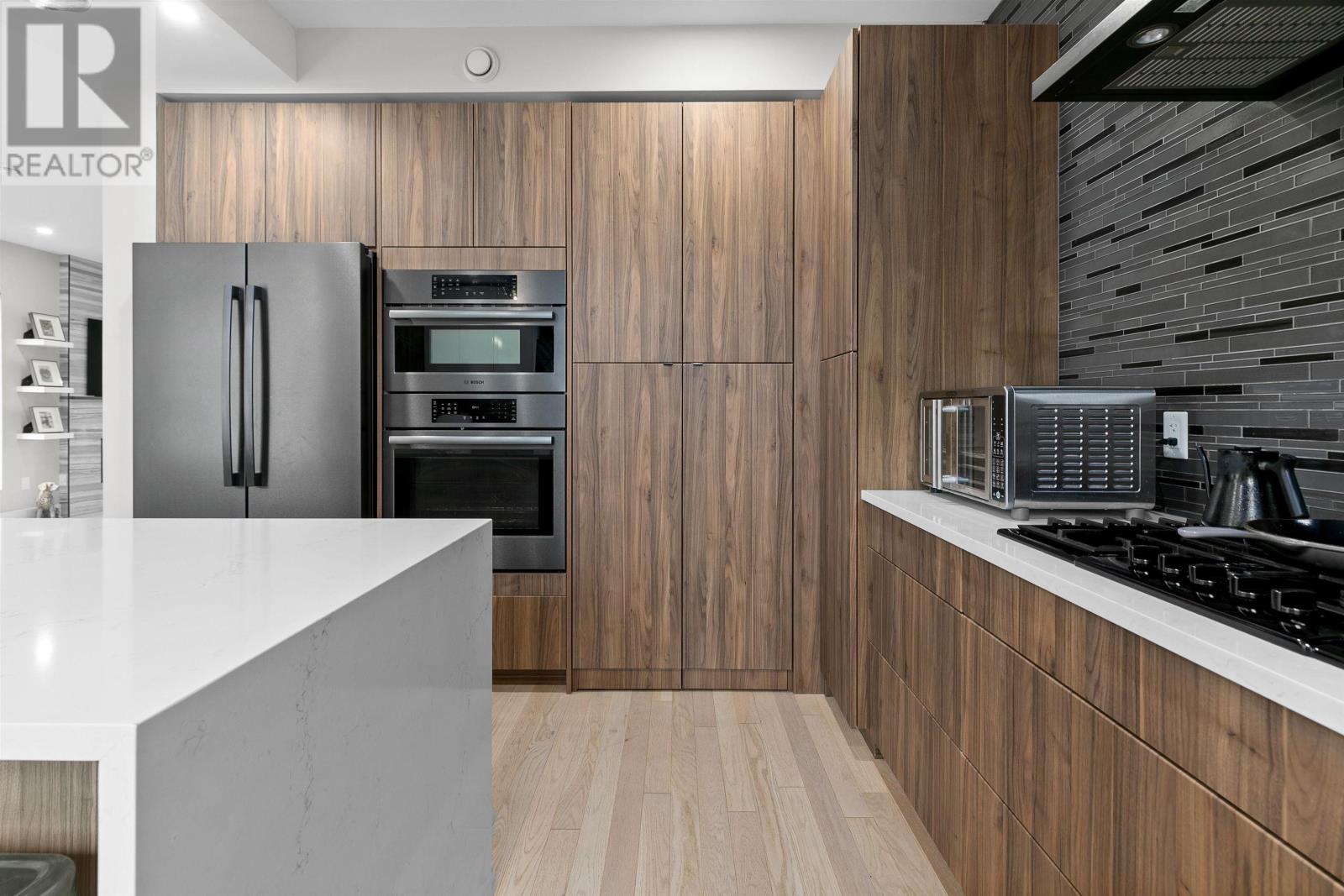 Property 13 of 48 of 1629 Vernon Street