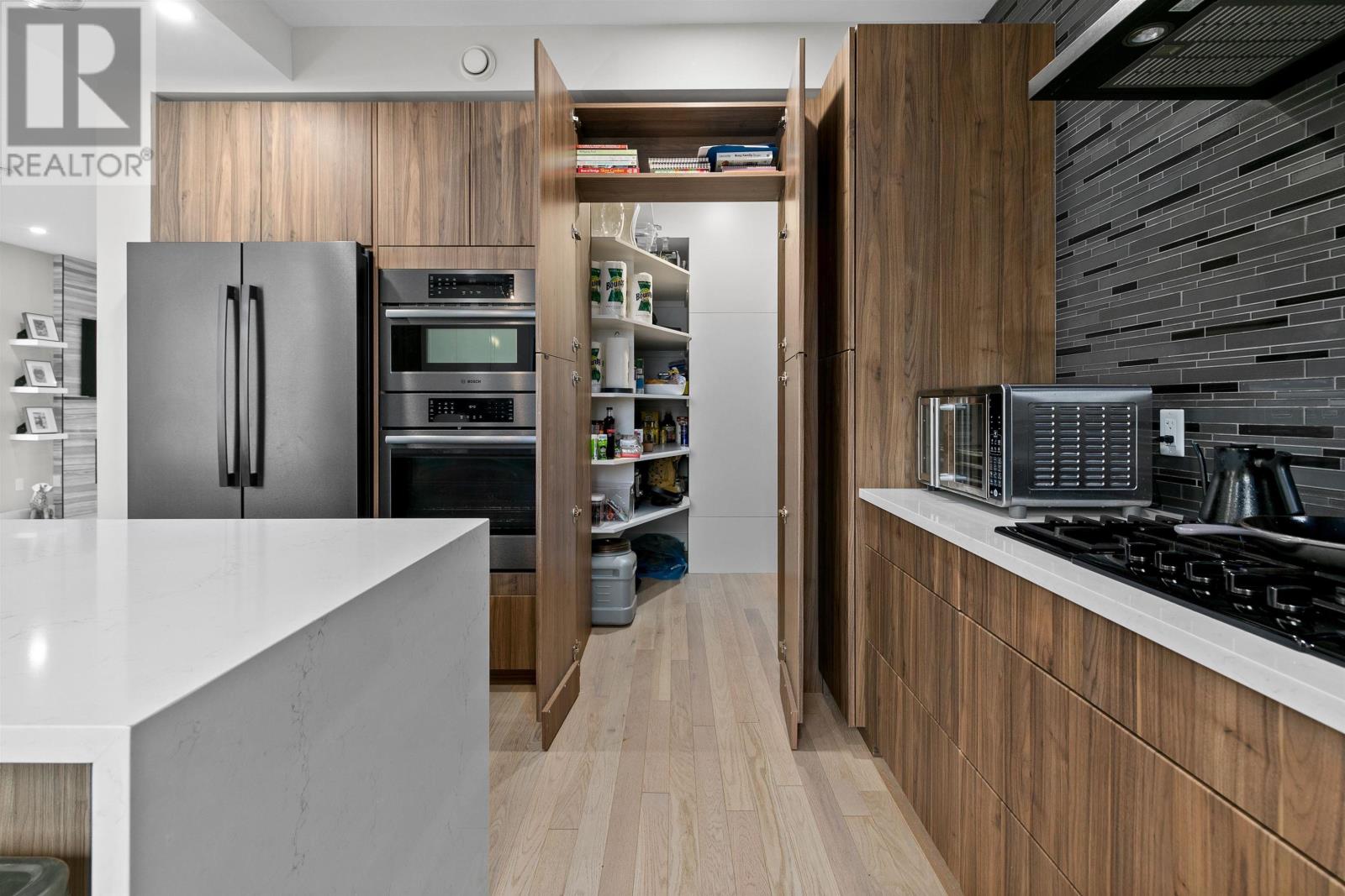 Property 14 of 48 of 1629 Vernon Street