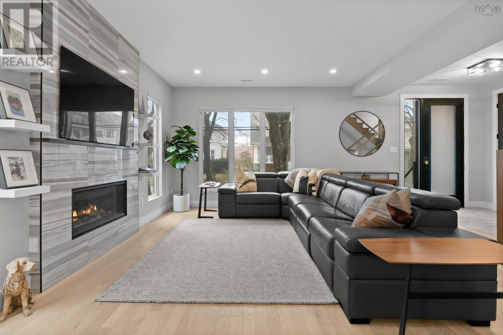 Property 7 of 48 of 1629 Vernon Street