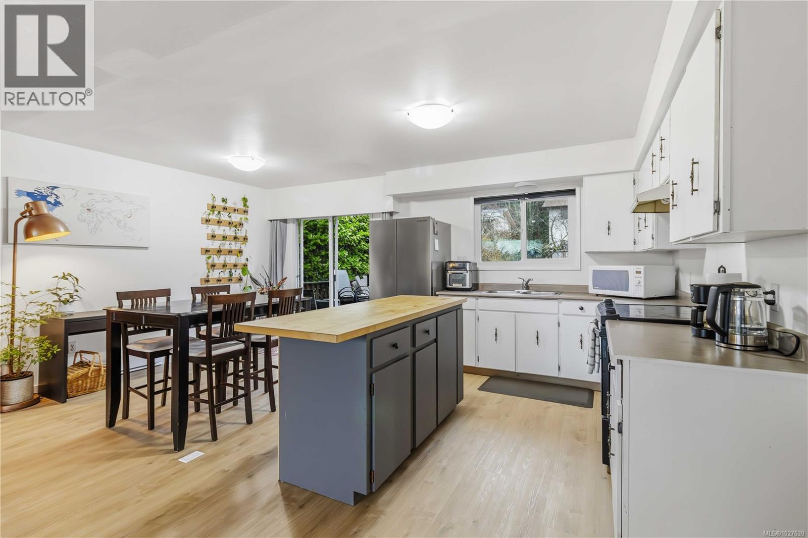  4370 Elnido Crescent, Saanich