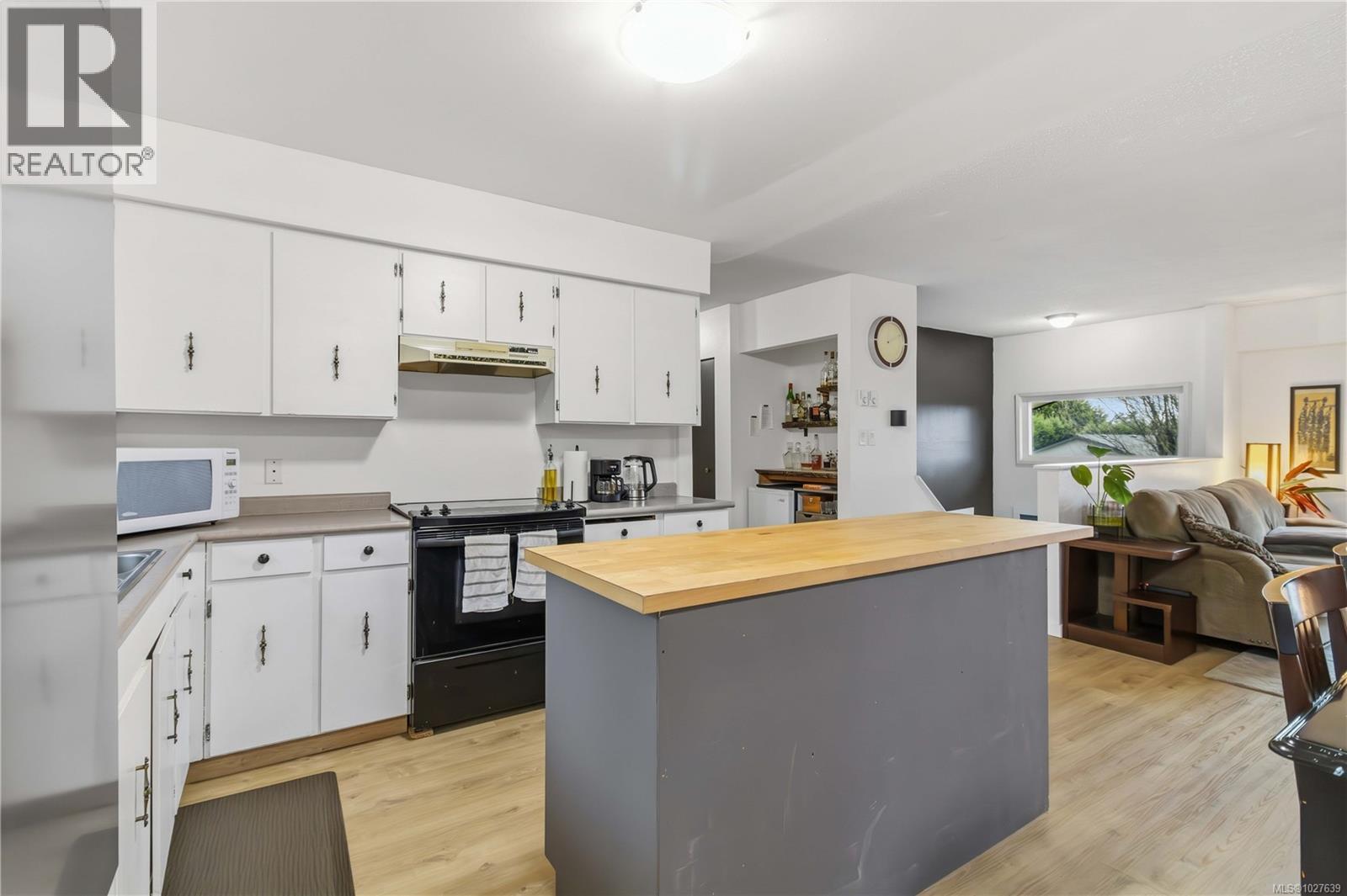  4370 Elnido Crescent, Saanich