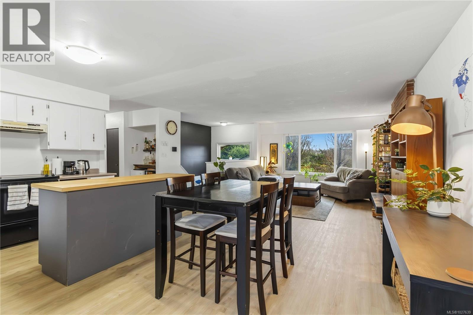  4370 Elnido Crescent, Saanich