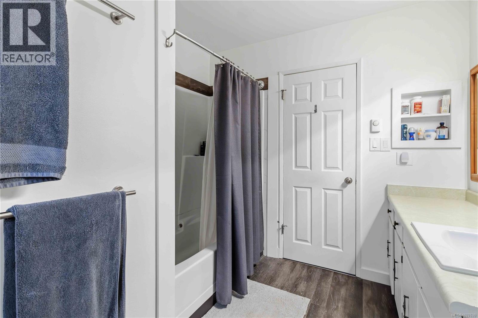  4370 Elnido Crescent, Saanich