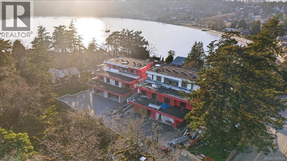 2 2737 Tudor Avenue, Saanich