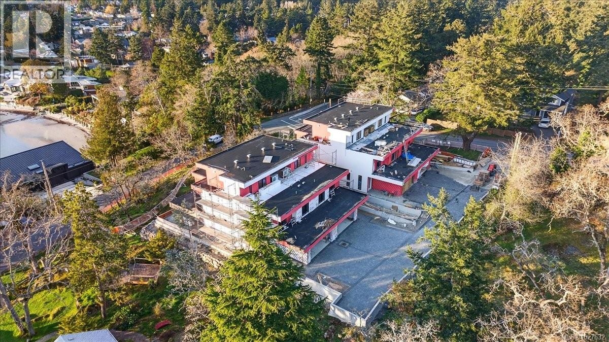 2 2737 Tudor Avenue, Saanich