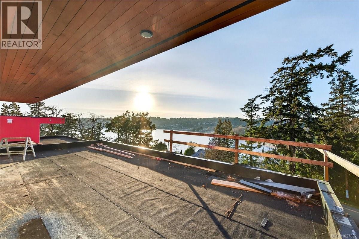 2 2737 Tudor Avenue, Saanich