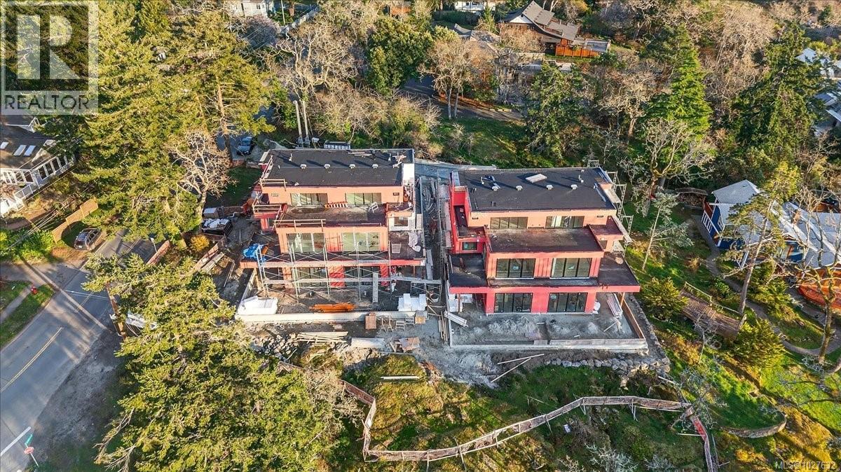 2 2737 Tudor Avenue, Saanich