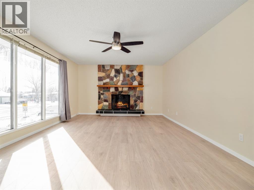 233 8 Street W - Photo 5 of 46, Cardston, Alberta