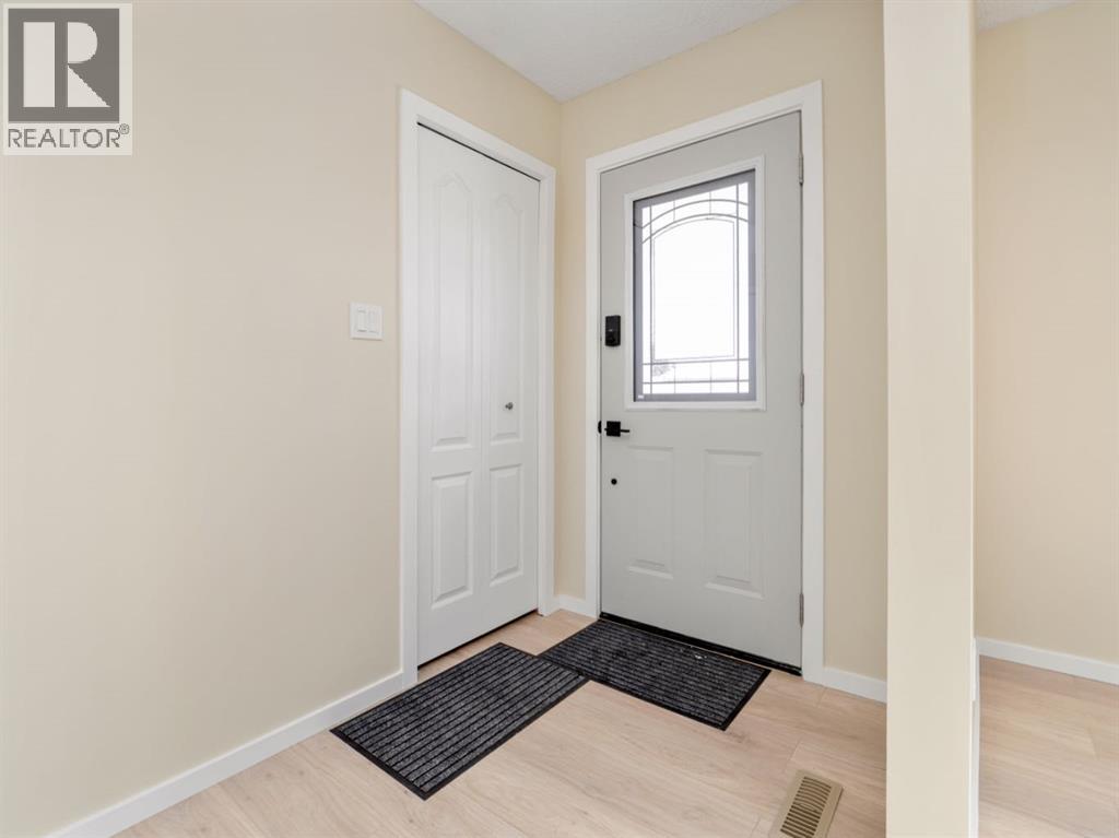 233 8 Street W - Photo 4 of 46, Cardston, Alberta