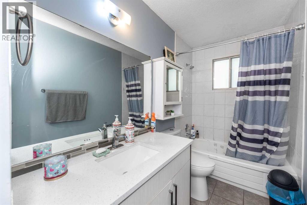 Single Family House Bi-level for Sale in  Whitehaven Road NE Whitehorn Calgary 