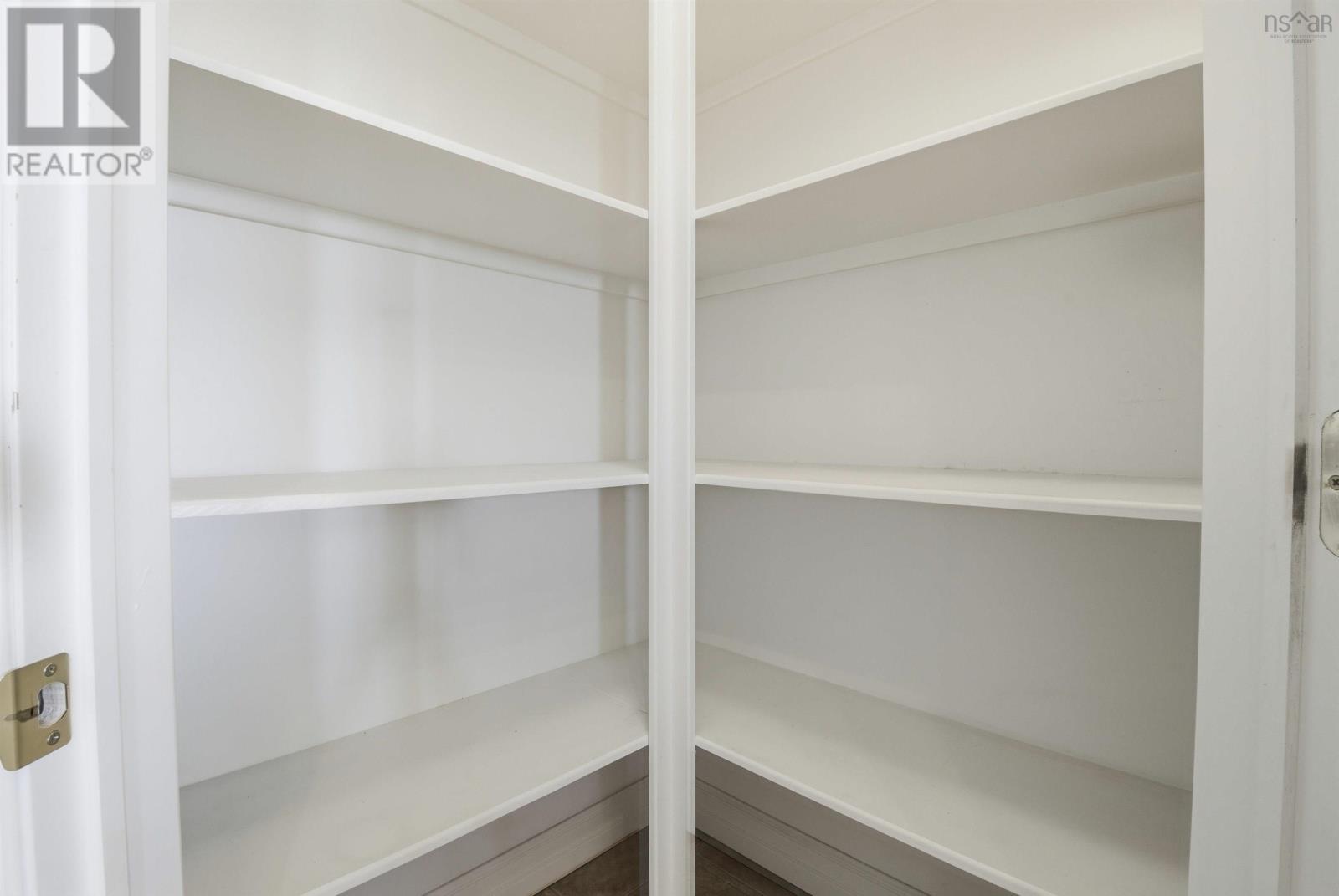 Property 21 of 40 of 216 767 Parkland Drive