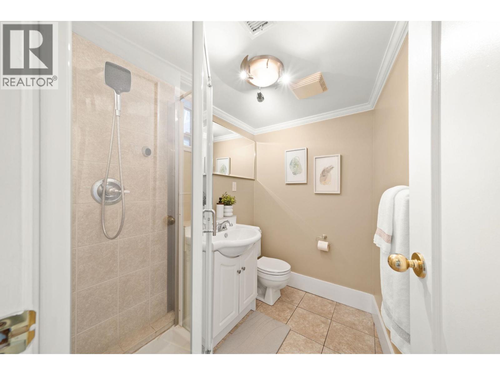 5812 48A Avenue, Delta