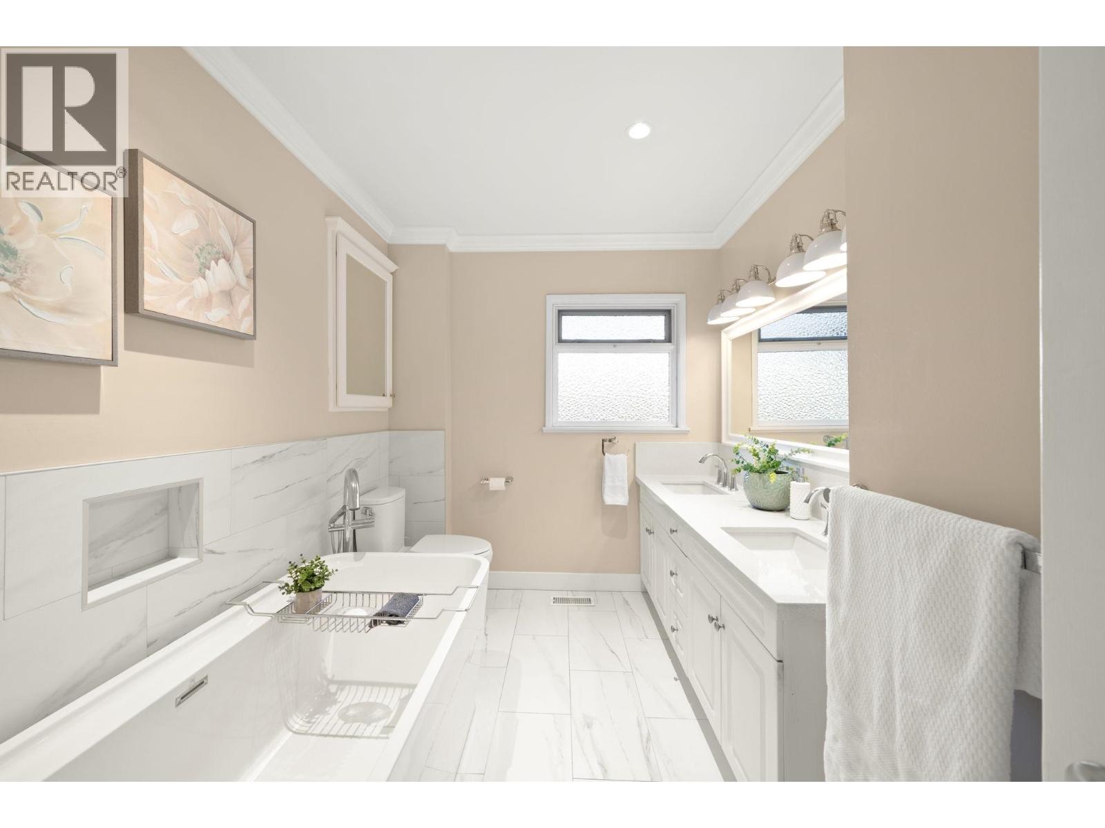 5812 48A Avenue, Delta