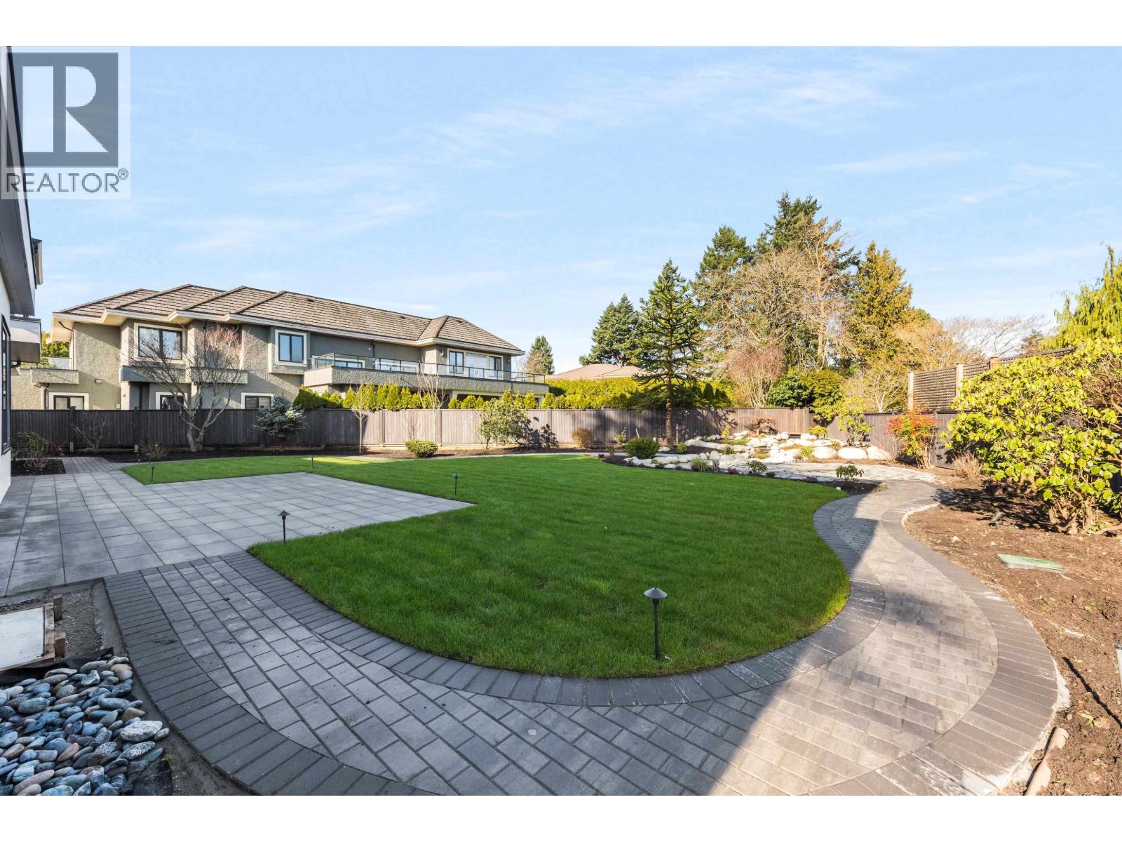 9640 PINEWELL Crescent, Richmond