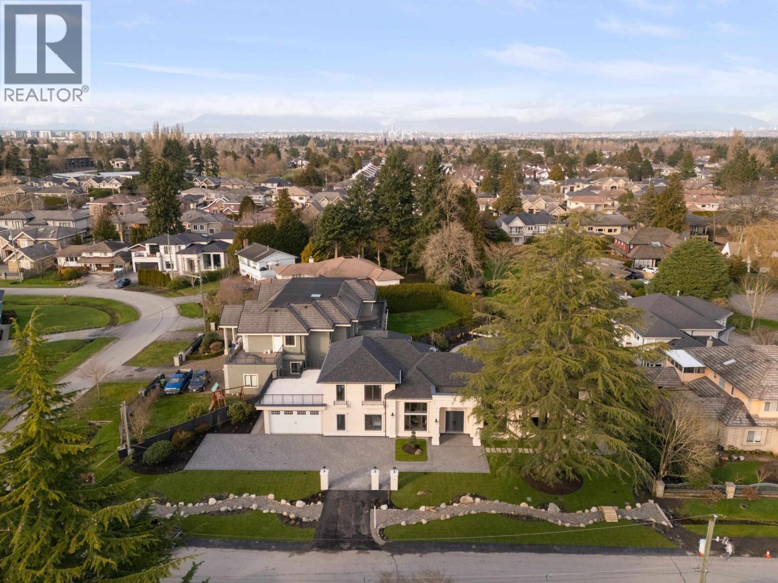 9640 PINEWELL Crescent, Richmond