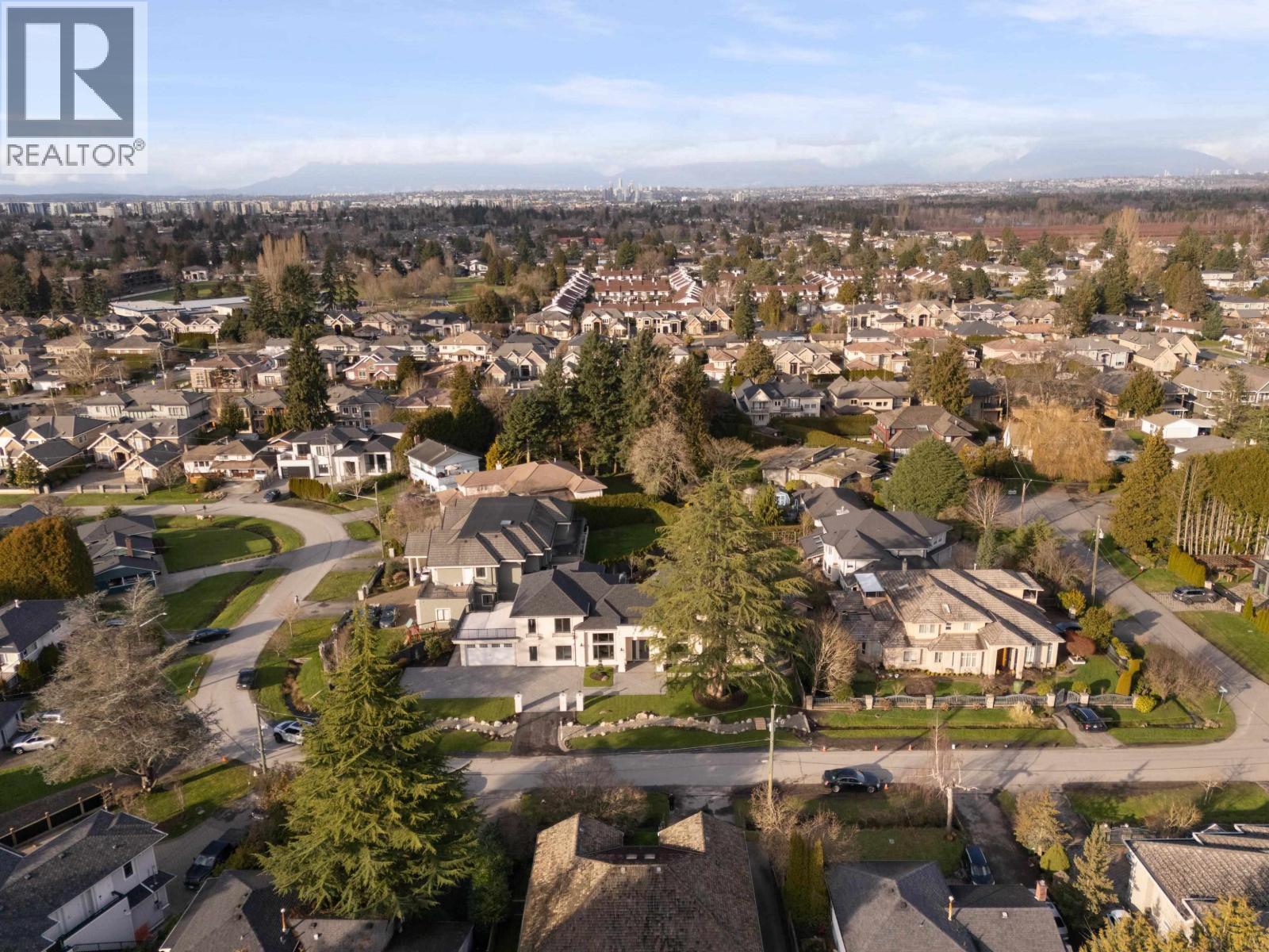 9640 PINEWELL Crescent, Richmond