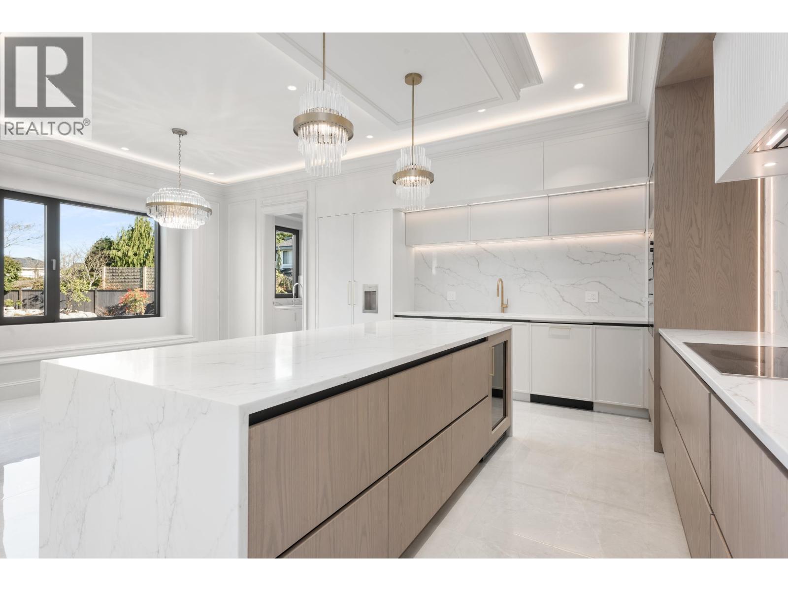 9640 PINEWELL Crescent, Richmond