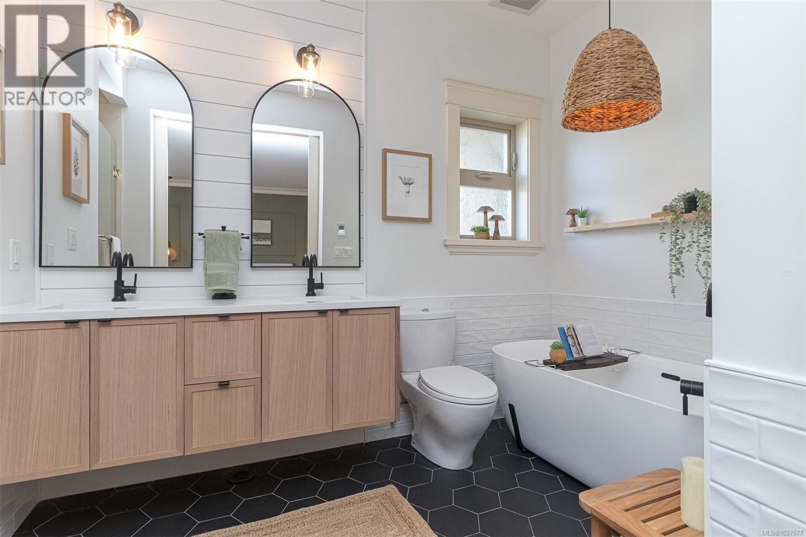  4148 Holland Avenue, Saanich