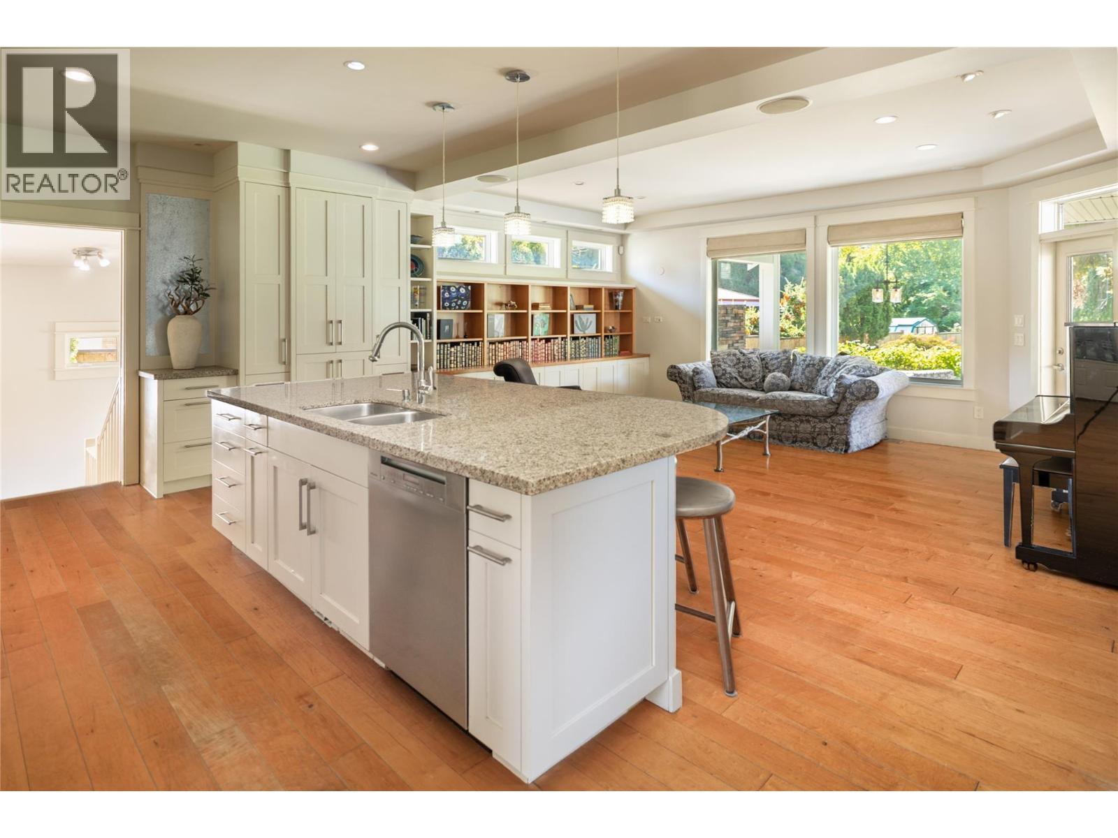  529 KNOWLES Road, Kelowna