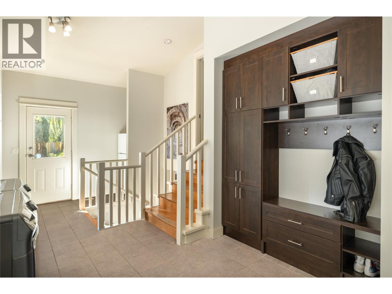  529 KNOWLES Road, Kelowna