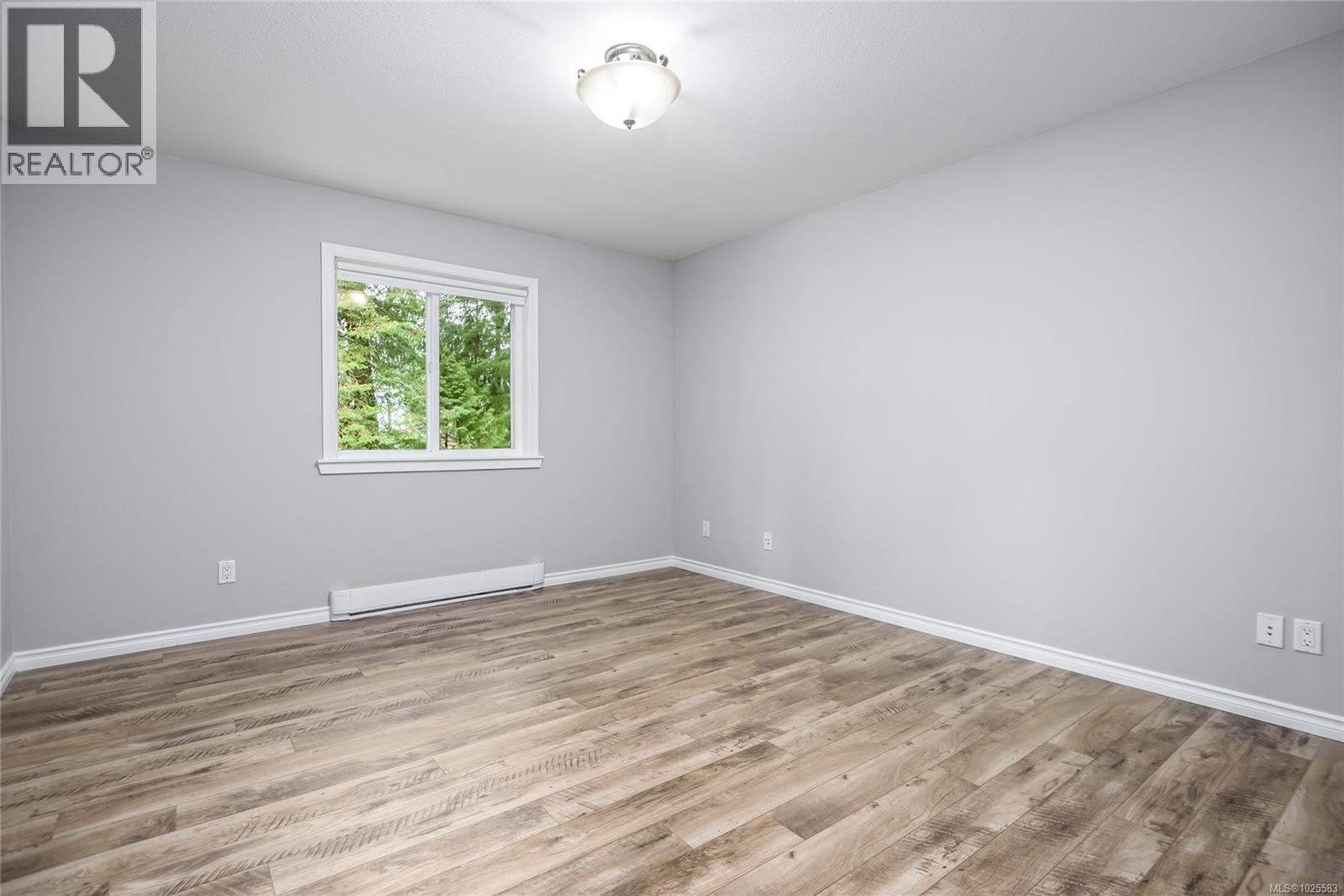 2260 TAMARACK DR - 23