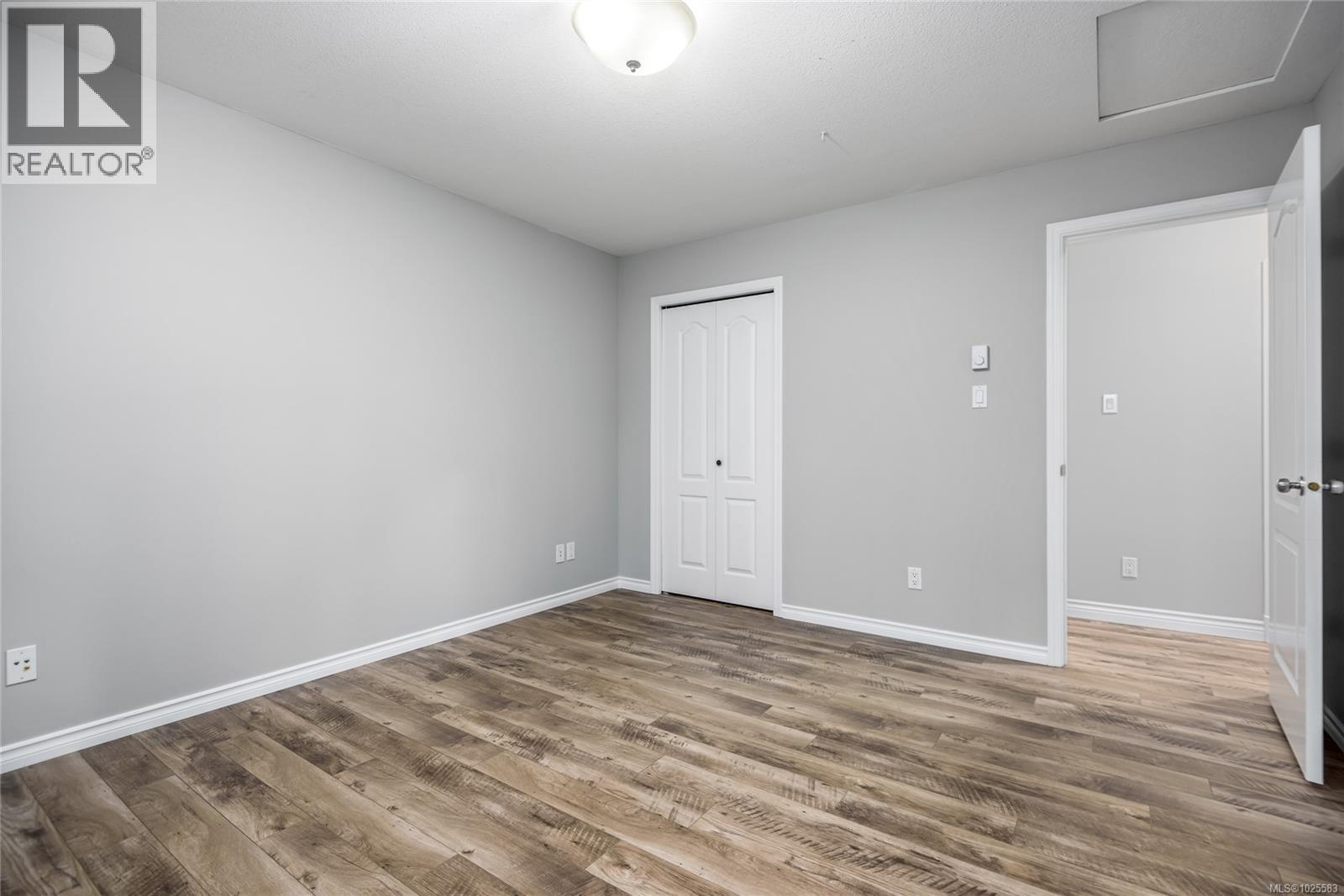 2260 TAMARACK DR - 24