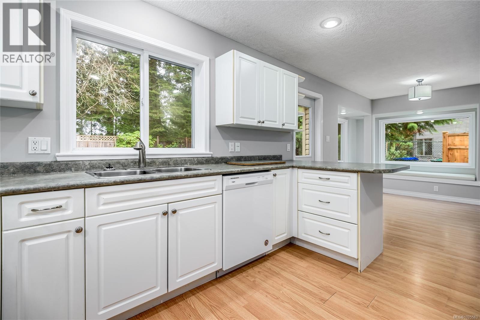 2260 TAMARACK DR - 10