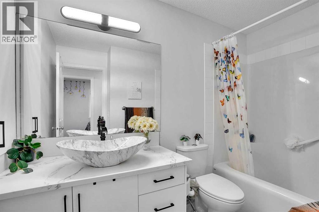 Single Family House 4 Level for Sale in  Saddlecrest Close NE Saddle Ridge Calgary 