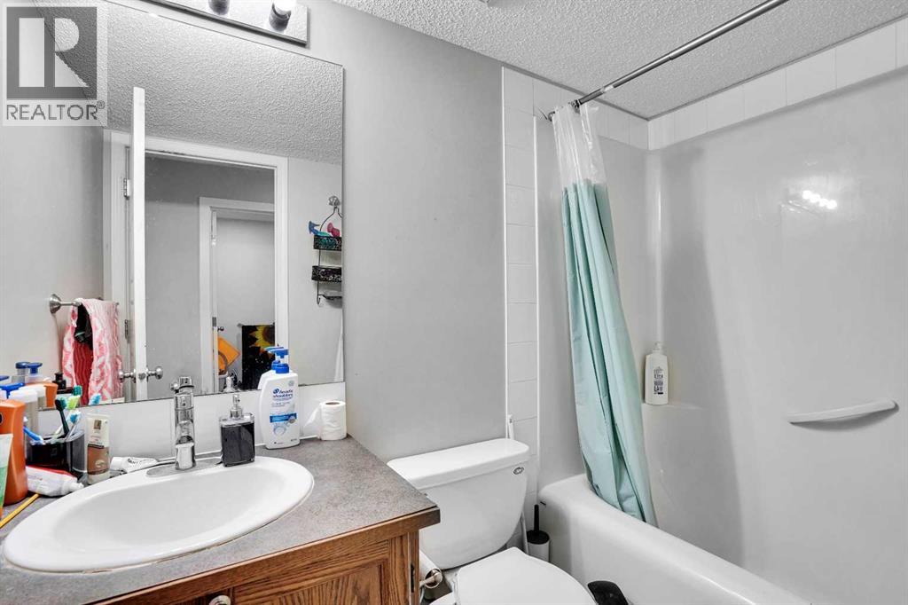 Single Family House 4 Level for Sale in  Saddlecrest Close NE Saddle Ridge Calgary 