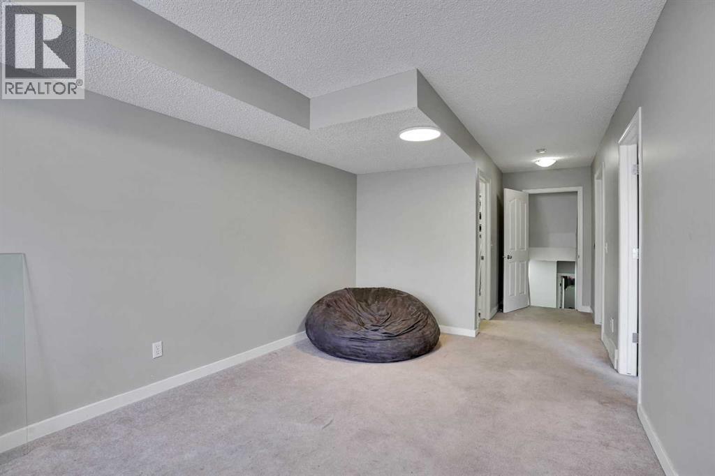 Single Family House 4 Level for Sale in  Saddlecrest Close NE Saddle Ridge Calgary 