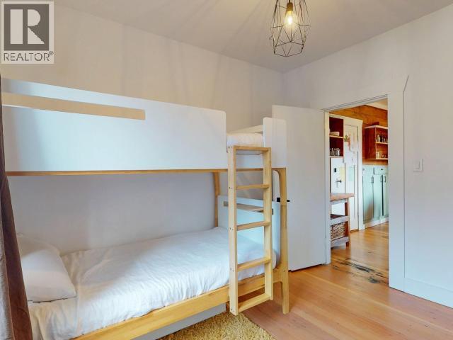 5875 FRASER STREET, Powell River