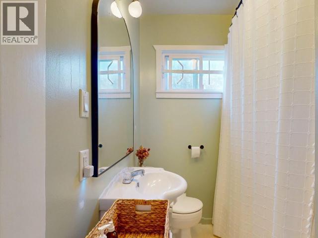 5875 FRASER STREET, Powell River