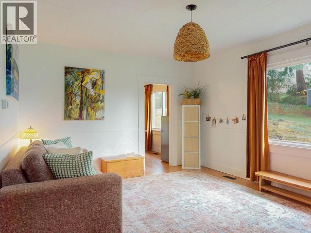 5875 FRASER STREET, Powell River