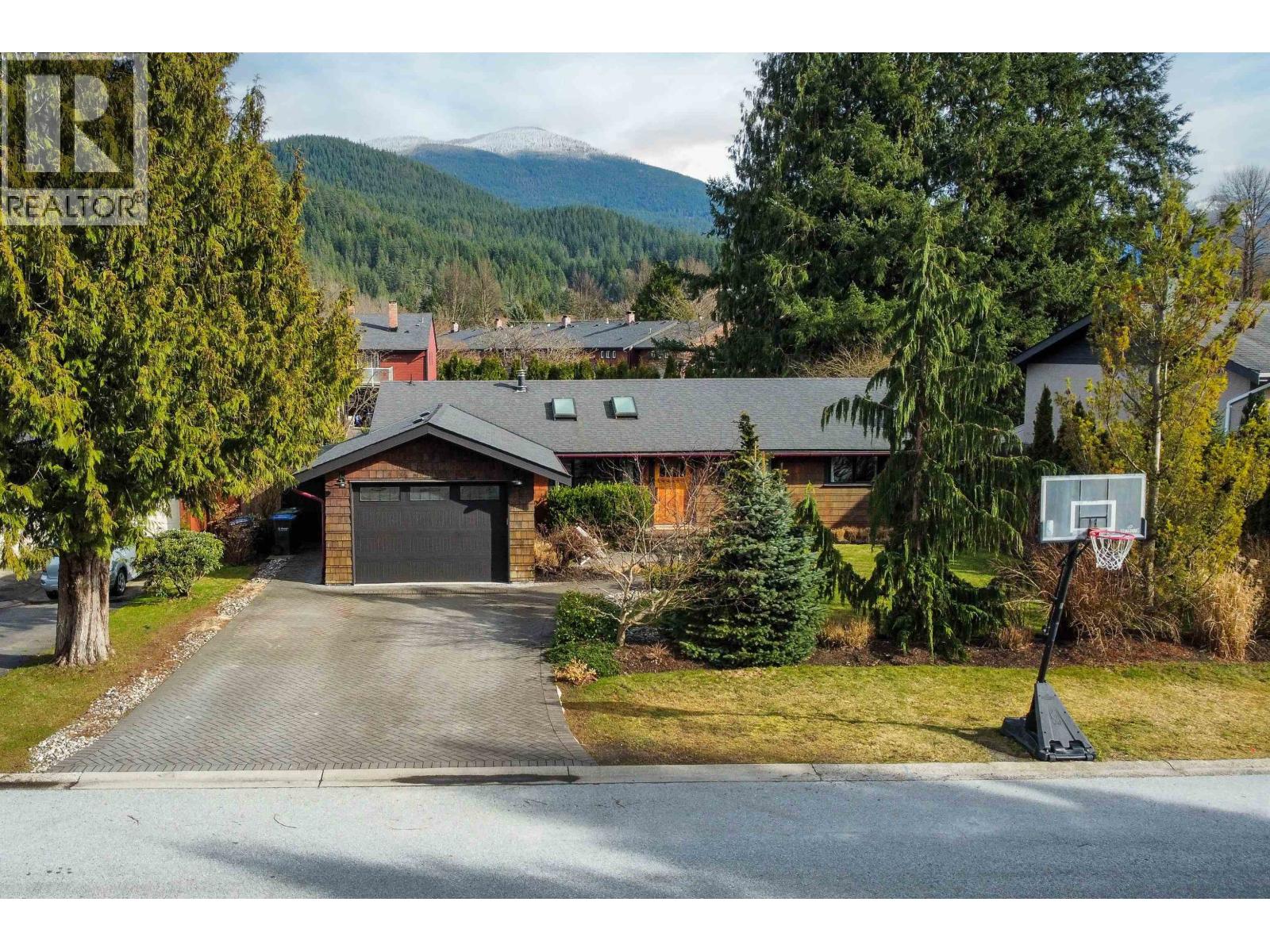 1518 EAGLE RUN DRIVE, Squamish