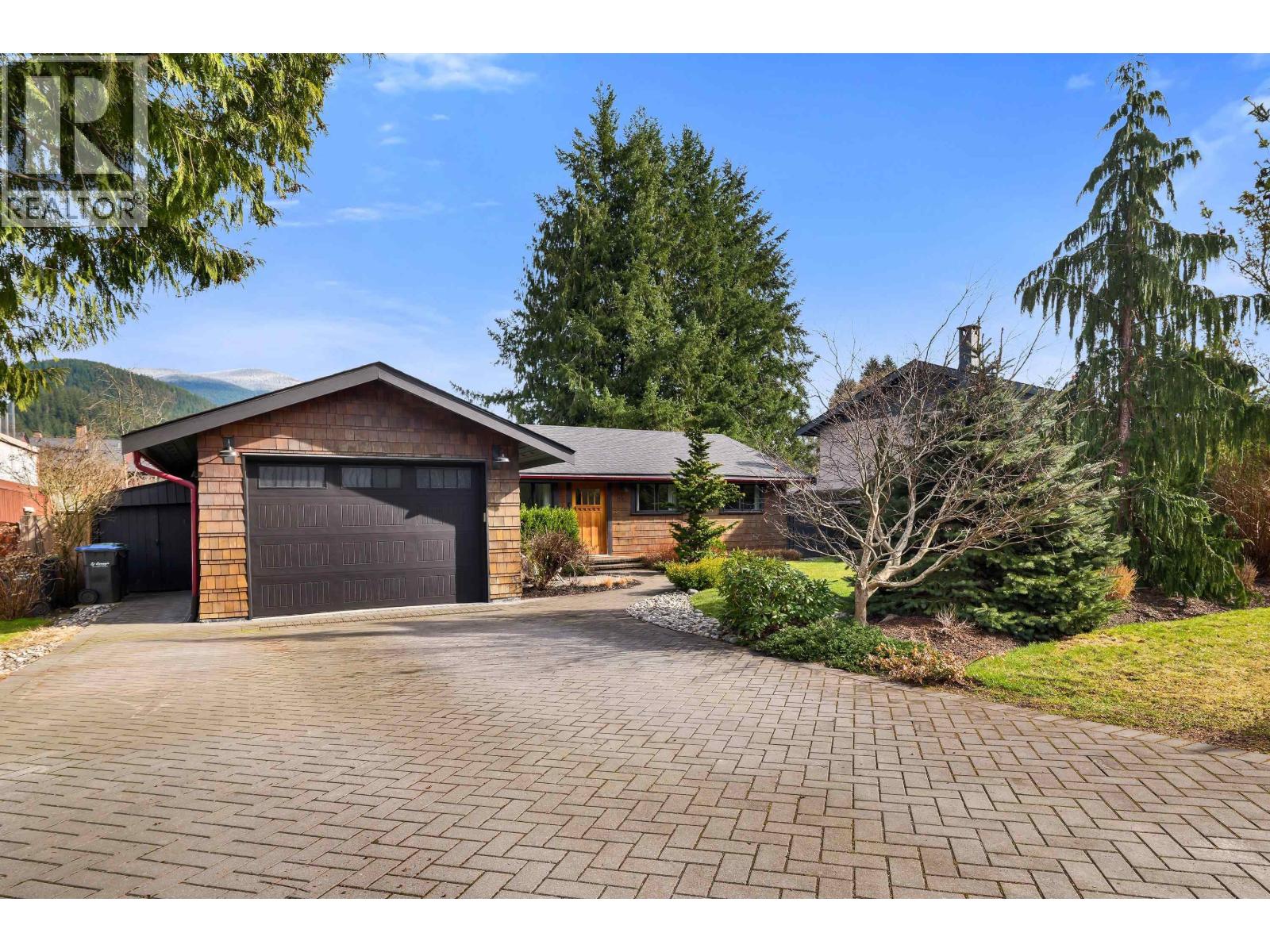 1518 EAGLE RUN DRIVE, Squamish