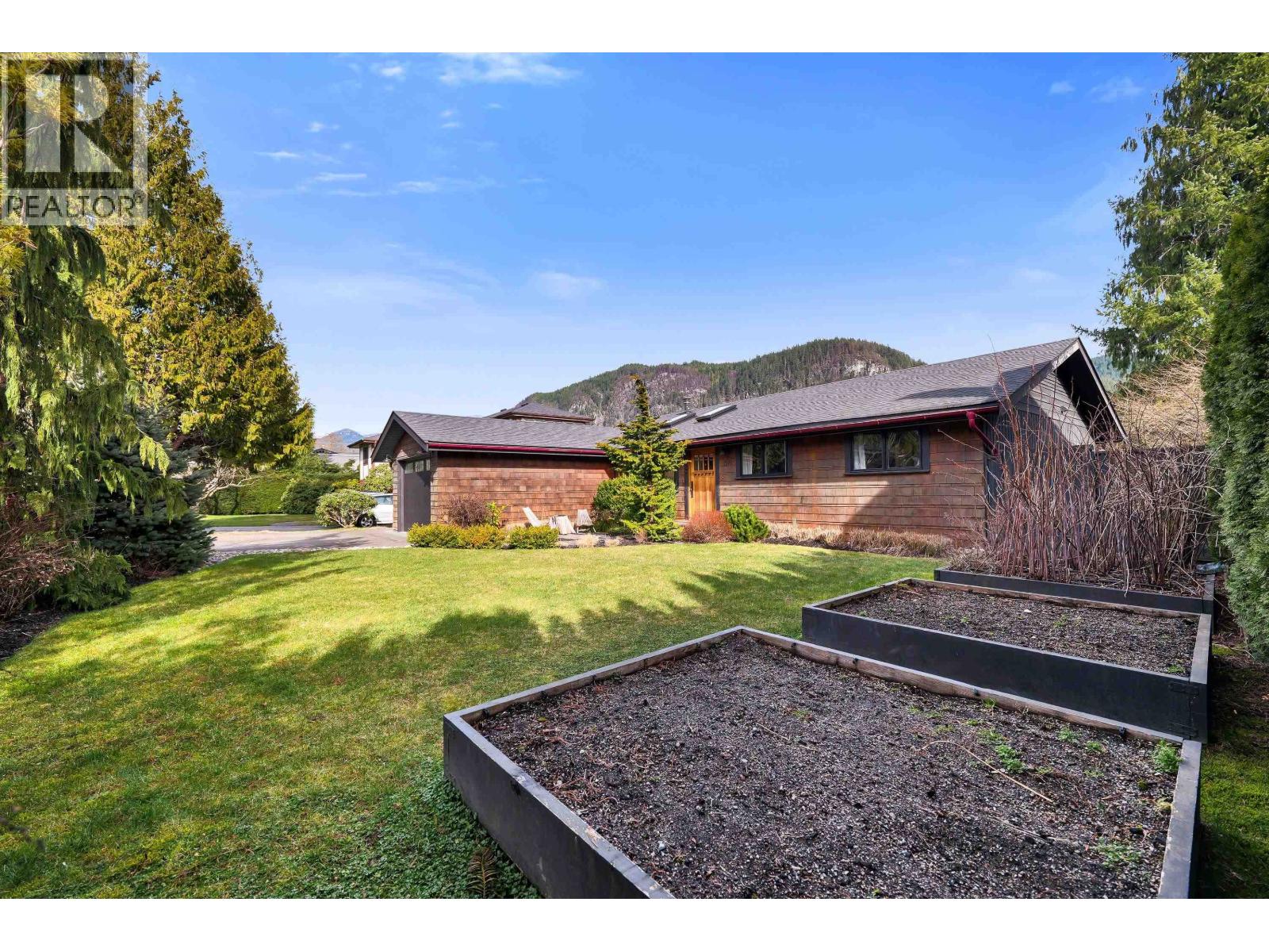 1518 EAGLE RUN DRIVE, Squamish