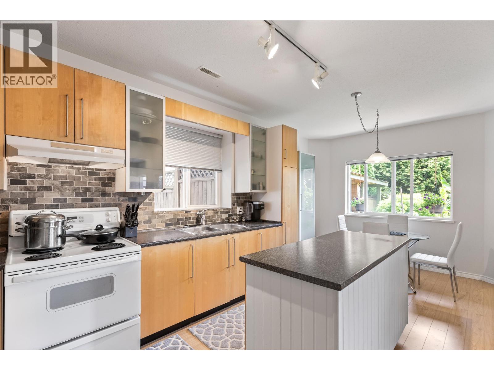 11728 CREEKSIDE STREET, Maple Ridge