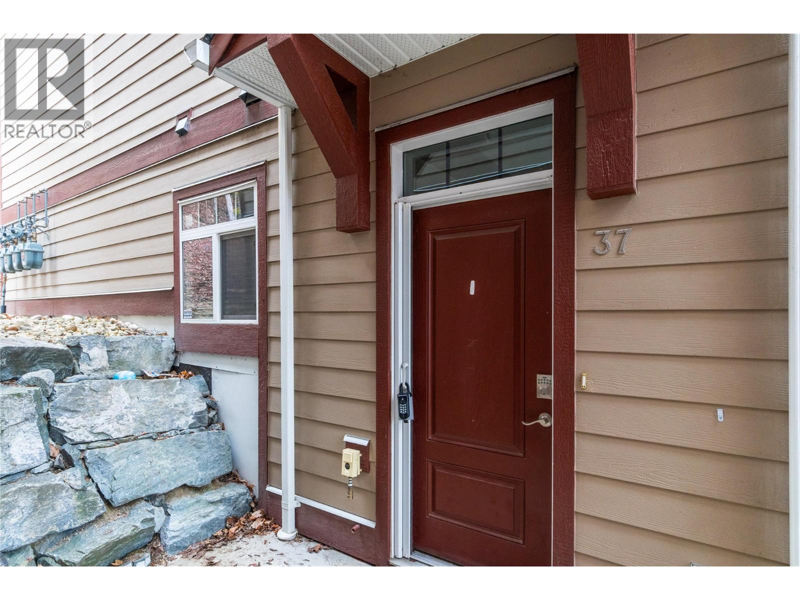 37 1070 1 Street Southeast, Salmon Arm