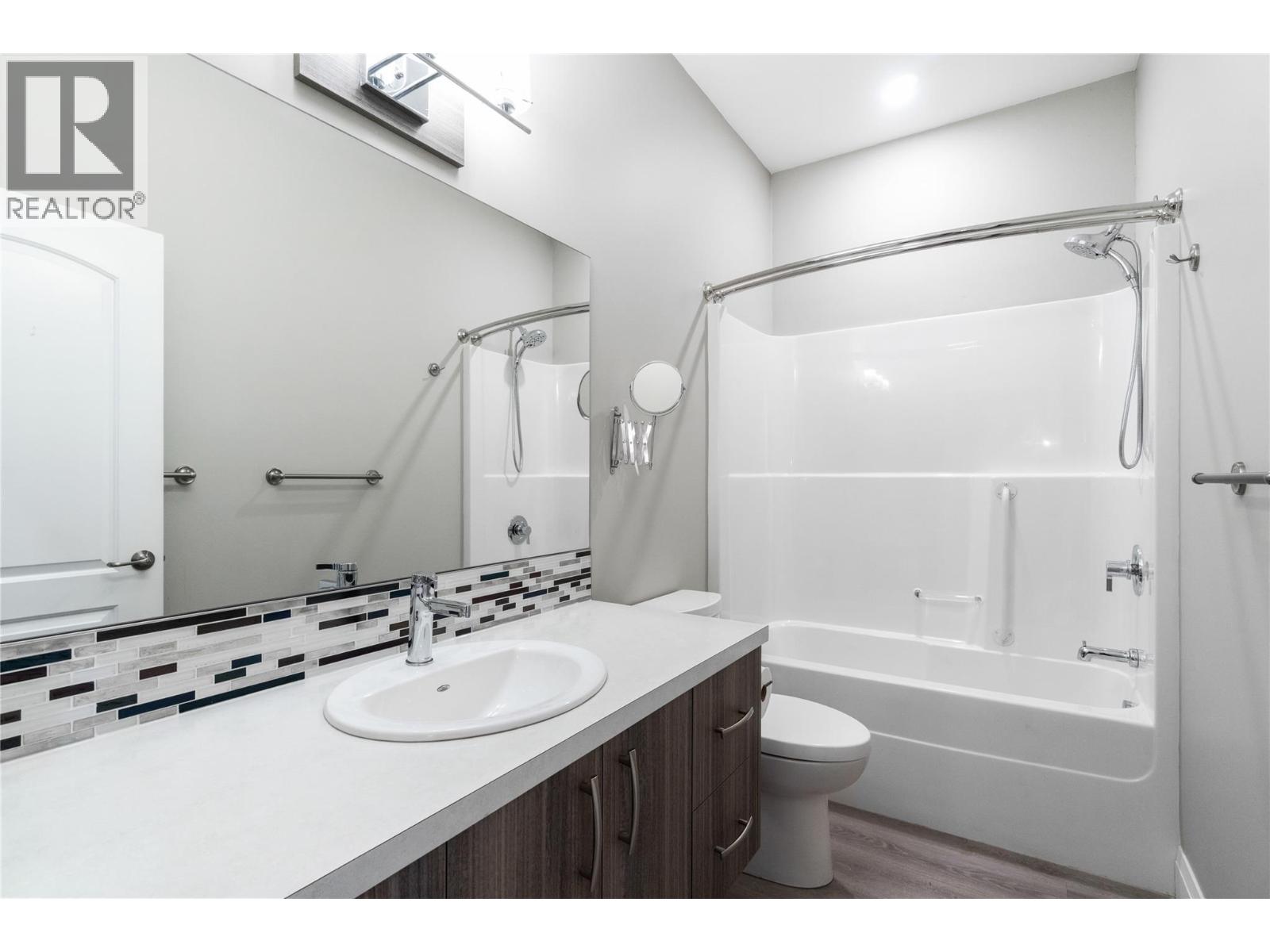 37 1070 1 Street Southeast, Salmon Arm