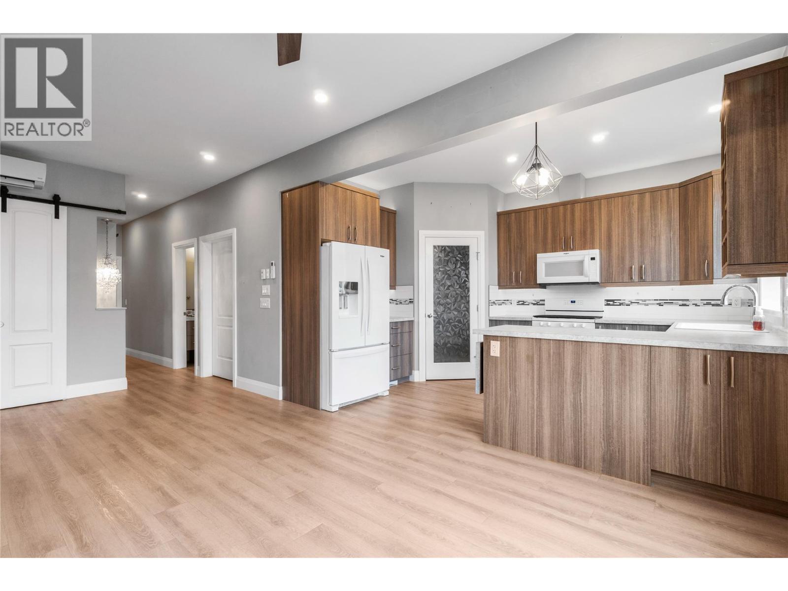 37 1070 1 Street Southeast, Salmon Arm