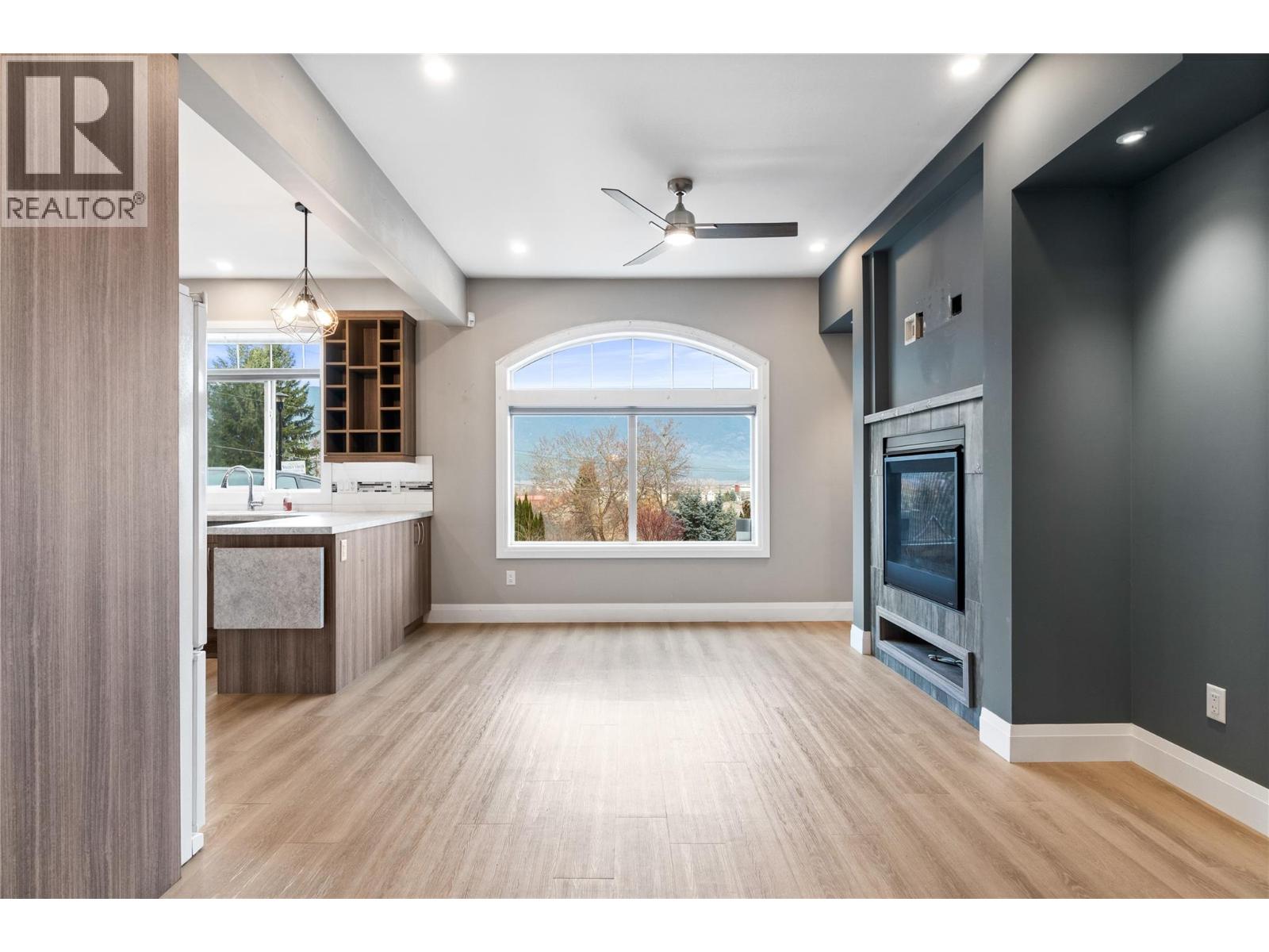 37 1070 1 Street Southeast, Salmon Arm