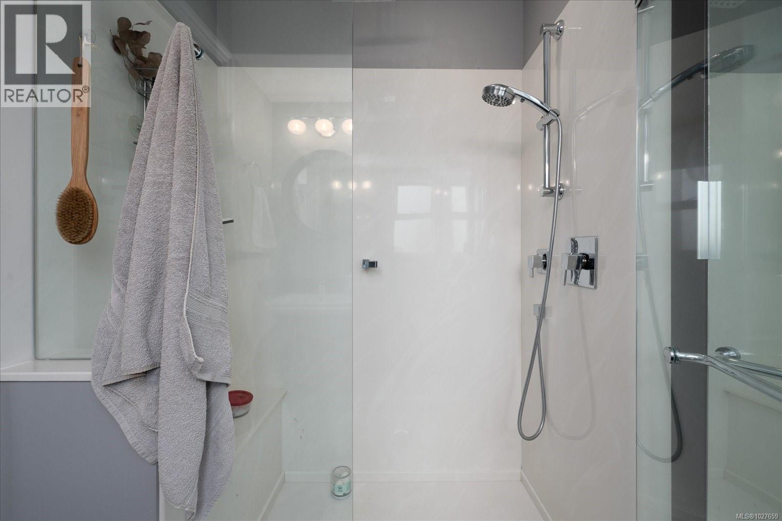 5853 Tweedsmuir Cres, Nanaimo