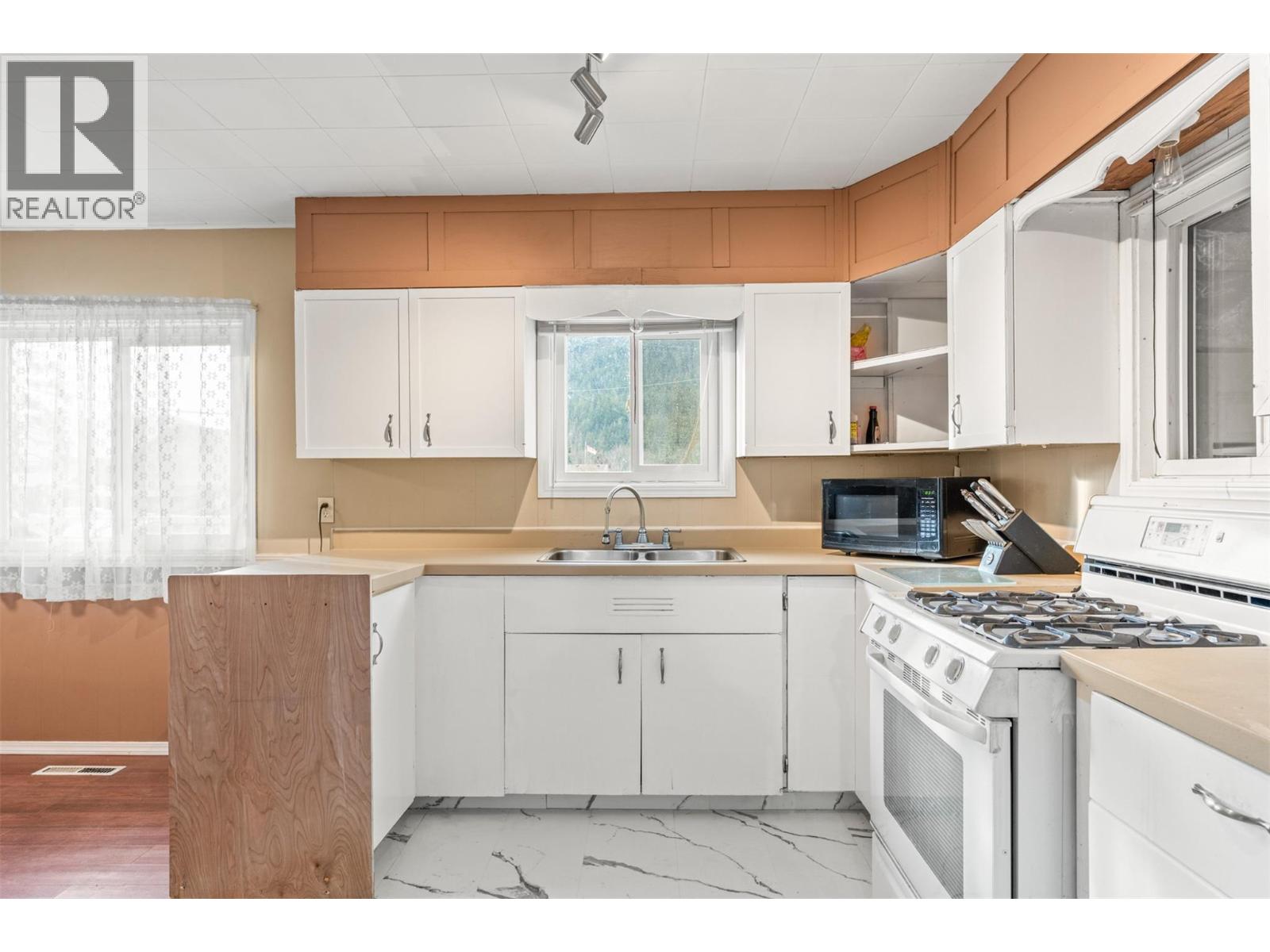 5714 Ponderosa Road, Falkland