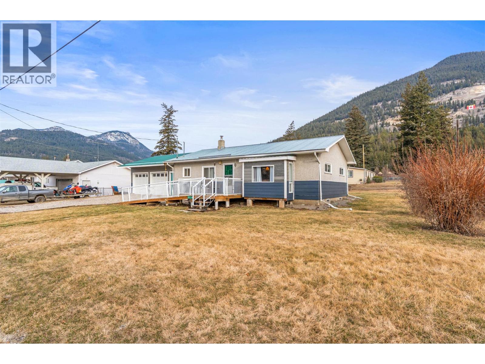 5714 Ponderosa Road, Falkland